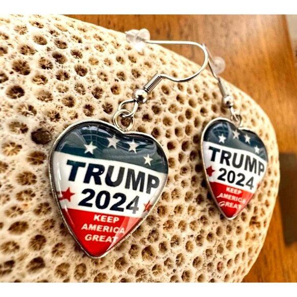 Trump 2024 Earrings MAGA New Heart Shaped Dangle Hooks Patriotic Electi… - Picture 10 of 12